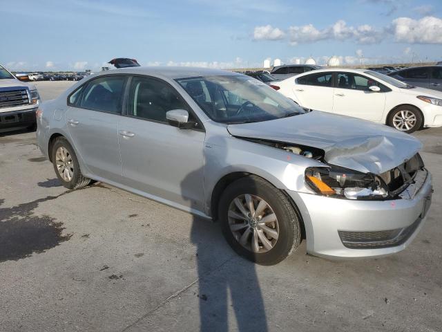Photo 4 from auction – 2015 VOLKSWAGEN PASSAT S with VIN 1VWAT7A30FC014790