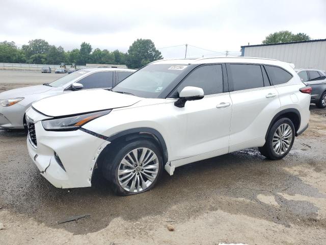 TOYOTA HIGHLANDER 2022 with VIN 5TDFZRAH4NS130635 - Photo from auction