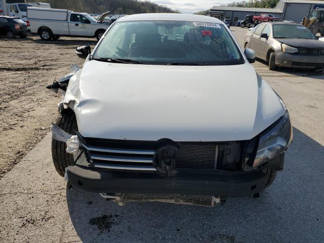 Photo 5 from auction – 2015 VOLKSWAGEN PASSAT S with VIN 1VWAT7A33FC048352
