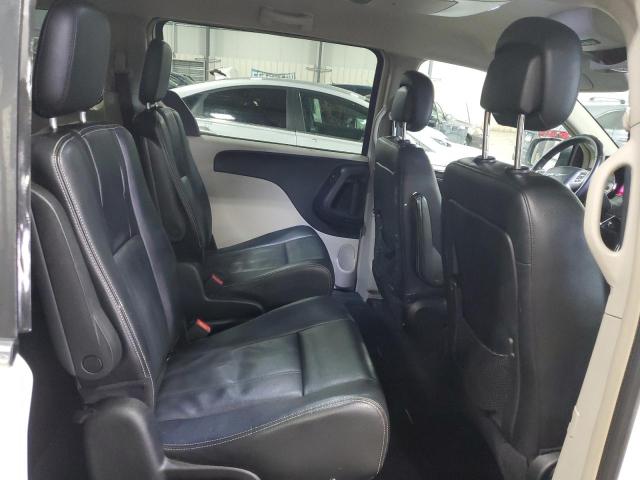 Photo 11 from auction – 2016 CHRYSLER TOWN & COU with VIN 2C4RC1BG8GR199121