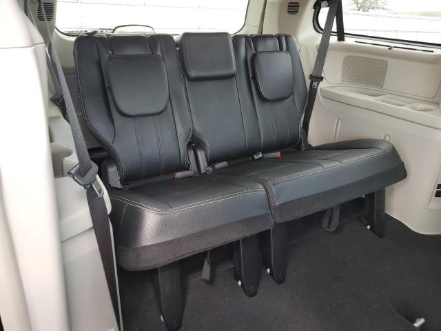 Photo 10 from auction – 2015 CHRYSLER TOWN & COU with VIN 2C4RC1BG0FR589337