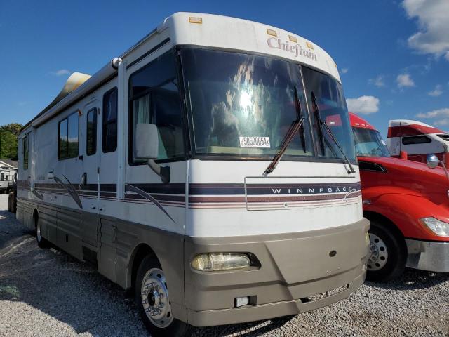 WINNEBAGO CHIEFTAN 2000 with VIN 4UZHXFBAXYCF86481 - Photo from auction