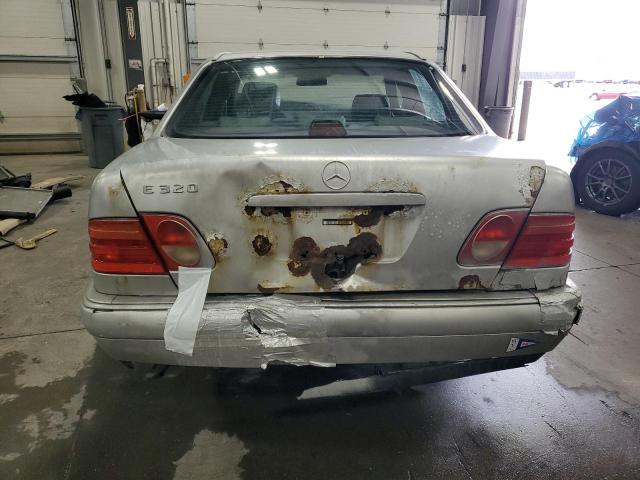 Photo 6 from auction – 1998 MERCEDES-BENZ E 320 with VIN WDBJF65F7WA710601