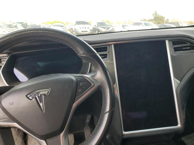 Photo 9 from auction – 2017 TESLA MODEL X with VIN 5YJXCDE21HF035652