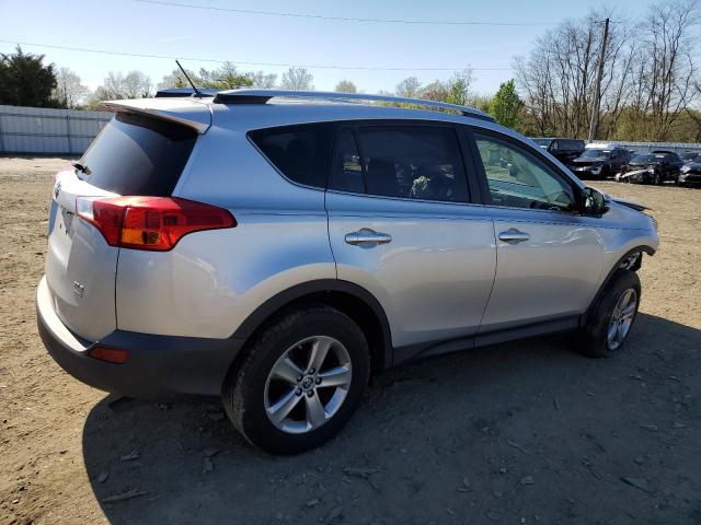Photo 3 from auction – 2015 TOYOTA RAV4 XLE with VIN JTMRFREV3FD134095
