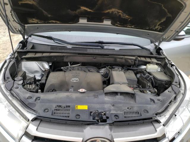 Photo 12 from auction – 2018 TOYOTA HIGHLANDER with VIN 5TDBZRFH5JS495388