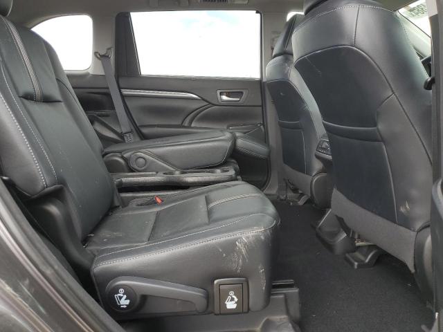 Photo 11 from auction – 2018 TOYOTA HIGHLANDER with VIN 5TDJZRFH9JS538061