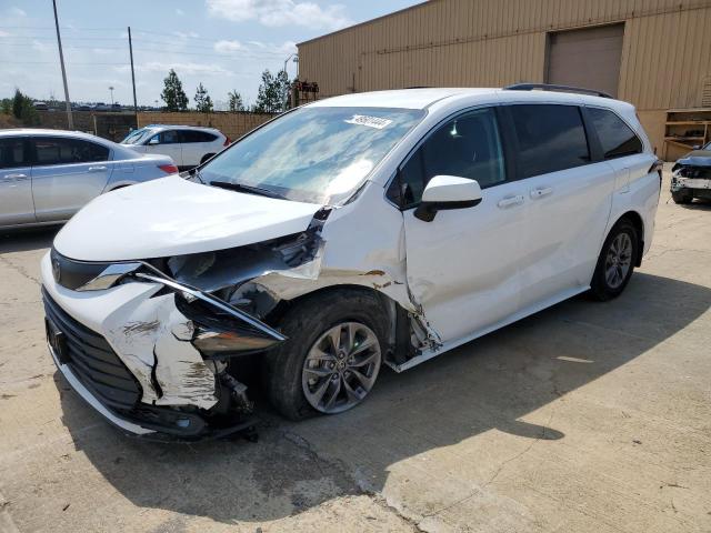 TOYOTA SIENNA LE 2021 with VIN 5TDKSKFC2MS018342 - Photo from auction