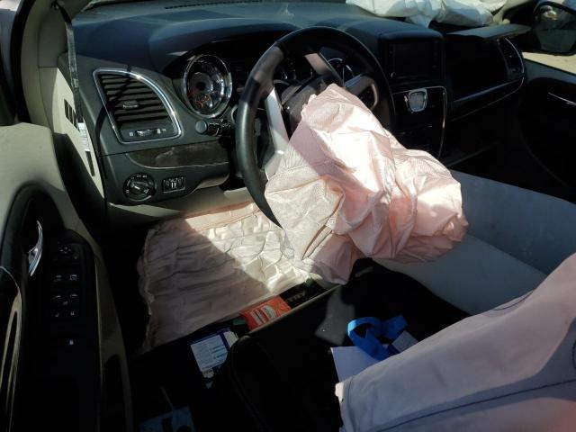 Photo 8 from auction – 2016 CHRYSLER TOWN & COU with VIN 2C4RC1BG1GR308017
