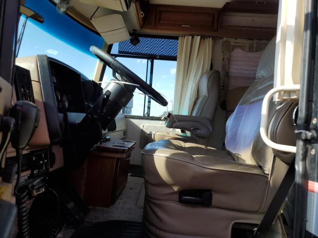 Photo 5 from auction – 2000 WINNEBAGO CHIEFTAN with VIN 4UZHXFBAXYCF86481