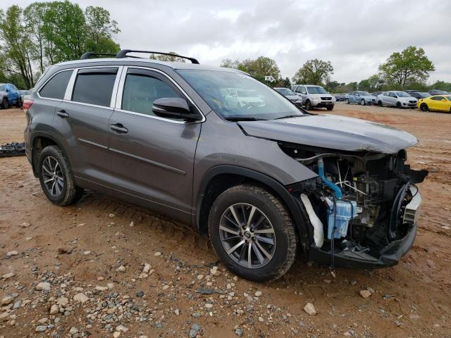 Photo 4 from auction – 2017 TOYOTA HIGHLANDER with VIN 5TDKZRFHXHS524362
