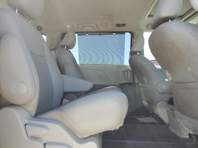 Photo 11 from auction – 2017 TOYOTA SIENNA XLE with VIN 5TDDZ3DC7HS186240