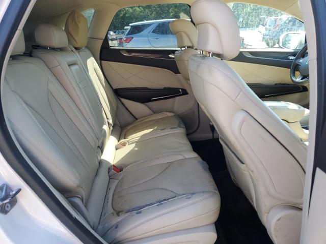 Photo 11 from auction – 2017 LINCOLN MKC RESERV with VIN 5LMCJ3C94HUL55160