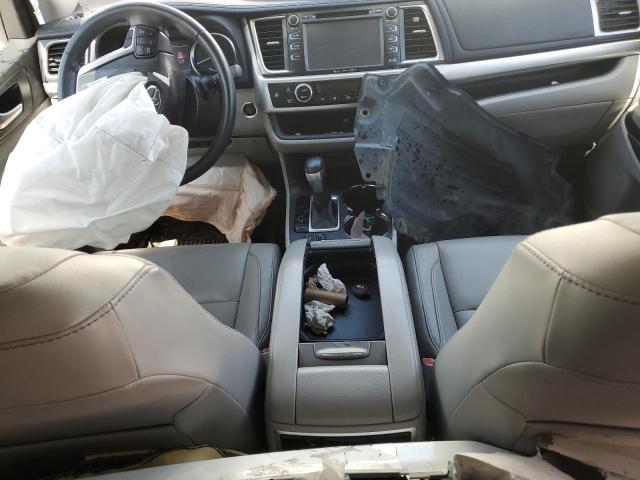 Photo 8 from auction – 2018 TOYOTA HIGHLANDER with VIN 5TDJZRFH8JS555515