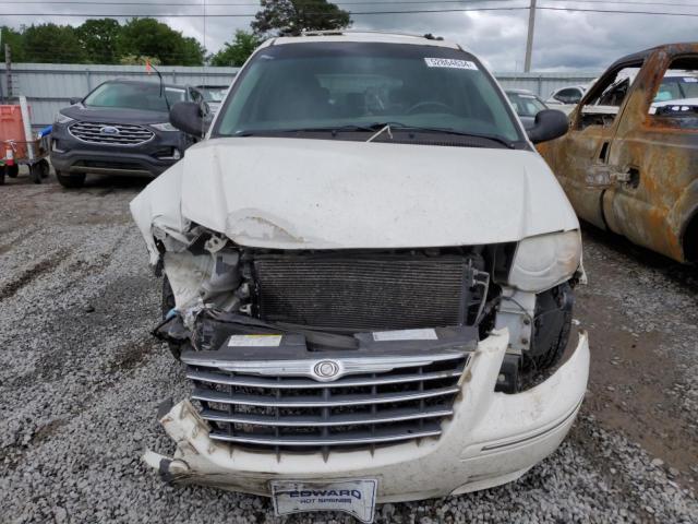 Photo 5 from auction – 2005 CHRYSLER TOWN & COU with VIN 2C8GP64L95R268154
