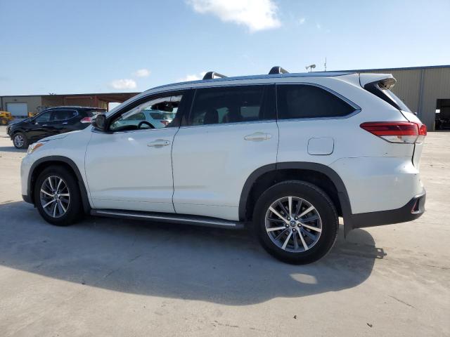 Photo 2 from auction – 2018 TOYOTA HIGHLANDER with VIN 5TDKZRFH1JS279635