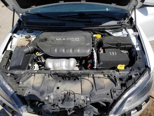 Photo 11 from auction – 2015 CHRYSLER 200 LIMITE with VIN 1C3CCCABXFN668328