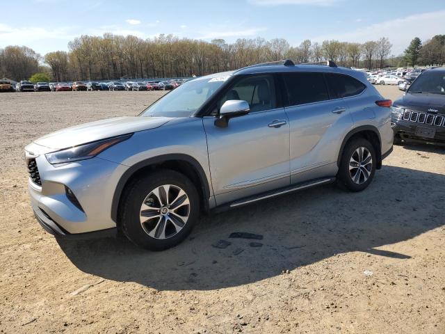 TOYOTA HIGHLANDER 2021 with VIN 5TDGZRAH1MS085527 - Photo from auction
