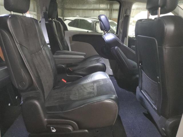 Photo 11 from auction – 2016 CHRYSLER TOWN & COU with VIN 2C4RC1JG6GR239083