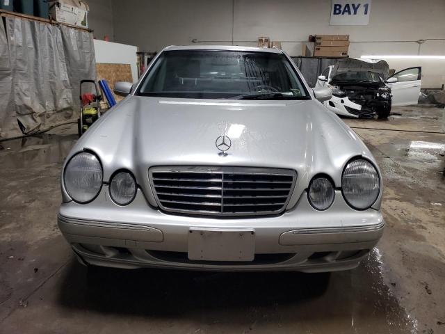 Photo 5 from auction – 2000 MERCEDES-BENZ E 320 4MAT with VIN WDBJF82J5YX043001