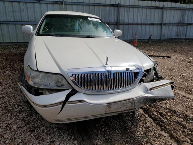 Photo 5 from auction – 2004 LINCOLN TOWN CAR U with VIN 1LNHM83W04Y678224