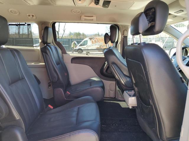 Photo 11 from auction – 2015 CHRYSLER TOWN & COU with VIN 2C4RC1CG4FR554797