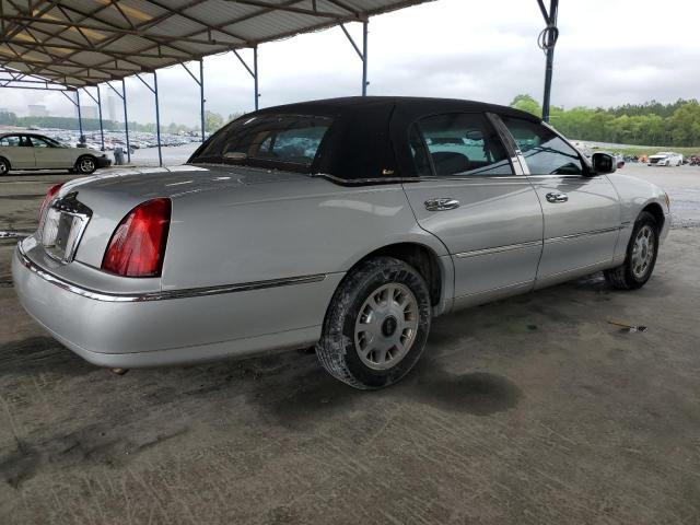 Photo 3 from auction – 2002 LINCOLN TOWN CAR C with VIN 1LNHM83W92Y623378