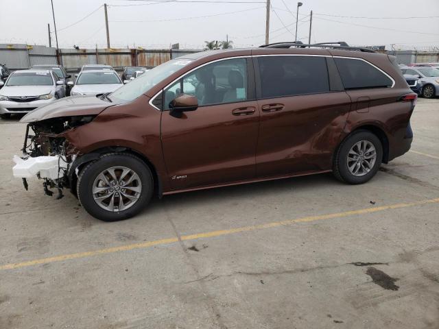 TOYOTA SIENNA LE 2021 with VIN 5TDKRKEC6MS059523 - Photo from auction