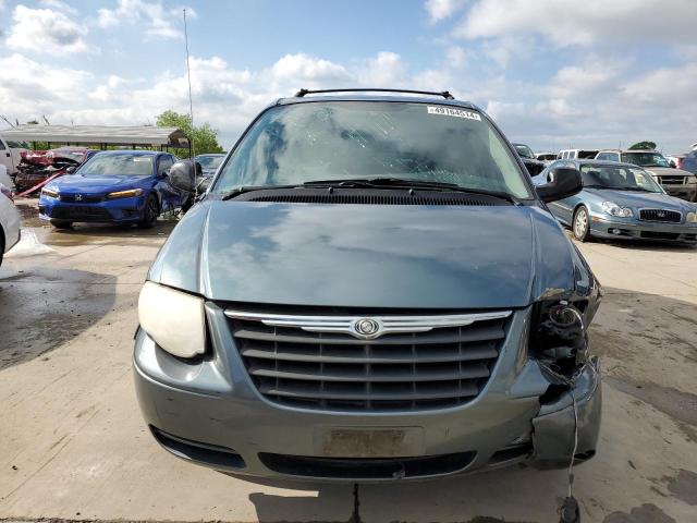 Photo 5 from auction – 2005 CHRYSLER TOWN & COU with VIN 2C4GP54L05R355615