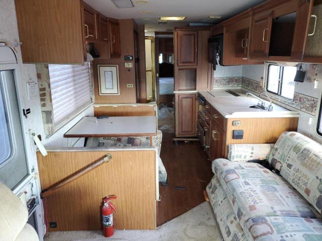 Photo 6 from auction – 2000 WINNEBAGO CHIEFTAN with VIN 4UZHXFBAXYCF86481