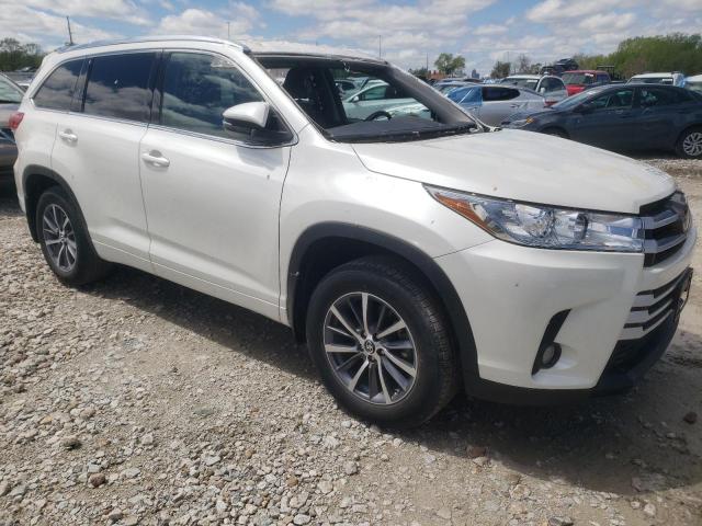 Photo 4 from auction – 2018 TOYOTA HIGHLANDER with VIN 5TDJZRFH8JS560052