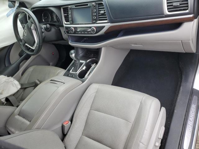 Photo 8 from auction – 2016 TOYOTA HIGHLANDER with VIN 5TDDKRFH2GS275860