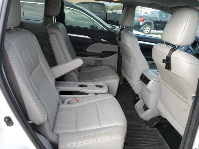 Photo 11 from auction – 2016 TOYOTA HIGHLANDER with VIN 5TDJKRFHXGS301642