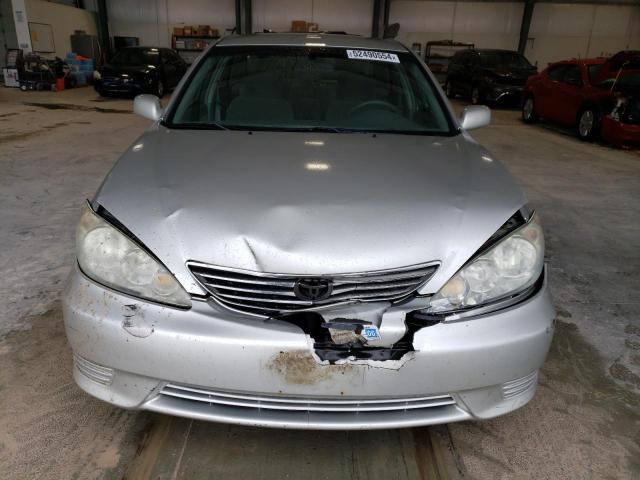 Photo 5 from auction – 2005 TOYOTA CAMRY LE with VIN 4T1BE30K35U057348