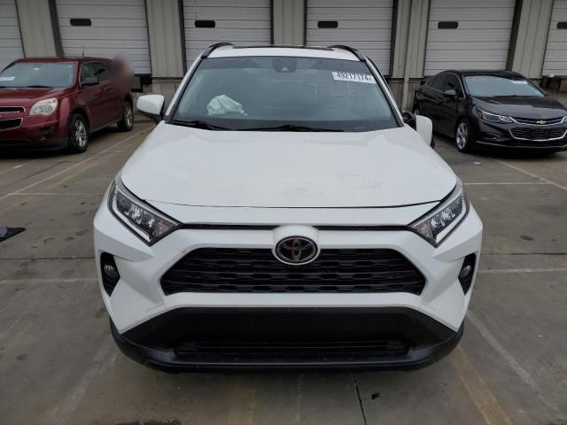 Photo 5 from auction – 2019 TOYOTA RAV4 XLE with VIN JTMW1RFVXKD030181