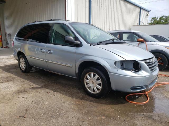 Photo 4 from auction – 2005 CHRYSLER TOWN & COU with VIN 2C8GP54L55R465901