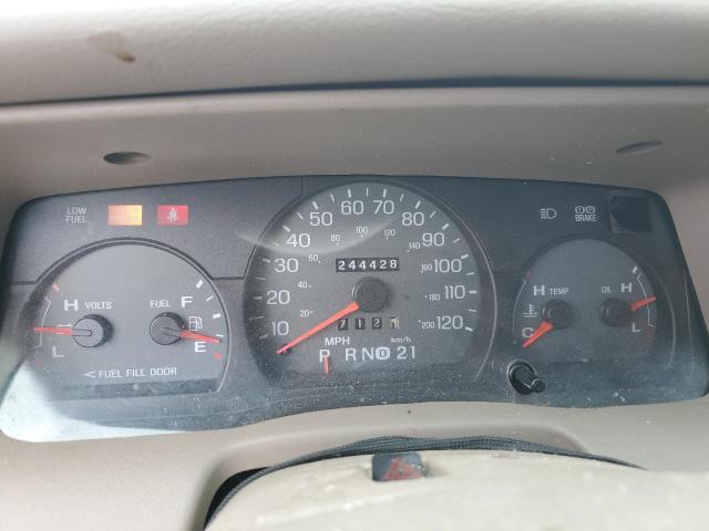 Photo 9 from auction – 2005 MERCURY GRAND MARQ with VIN 2MEFM74W65X615200