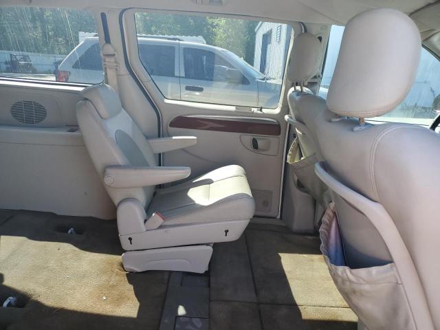 Photo 11 from auction – 2005 CHRYSLER TOWN & COU with VIN 2C8GP64L55R455021