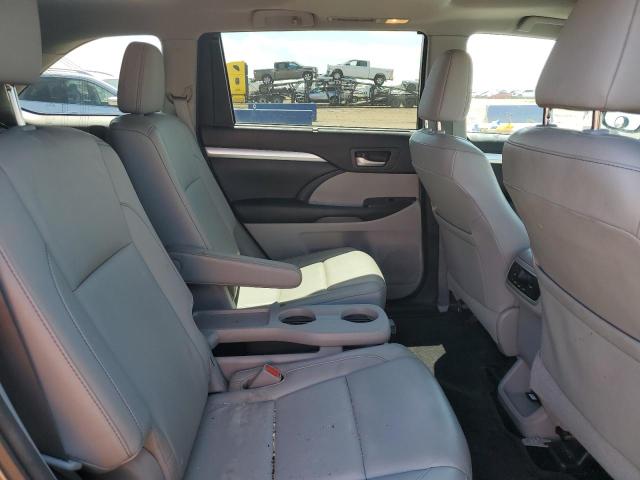 Photo 11 from auction – 2016 TOYOTA HIGHLANDER with VIN 5TDJKRFH0GS240771