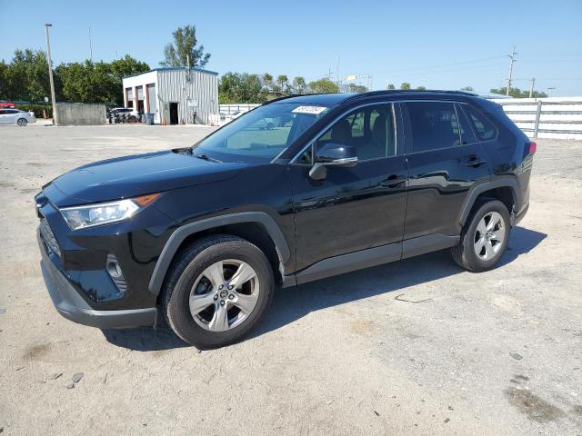 TOYOTA RAV4 XLE 2019 with VIN JTMW1RFV5KD507406 - Photo from auction