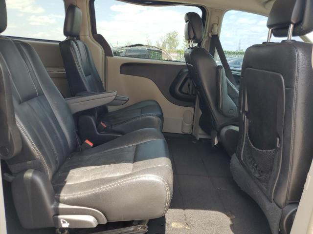 Photo 11 from auction – 2016 CHRYSLER TOWN & COU with VIN 2C4RC1BGXGR282324