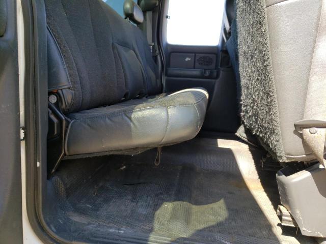 Photo 10 from auction – 2001 CHEVROLET SILVERADO with VIN 2GCEC19VX11172575
