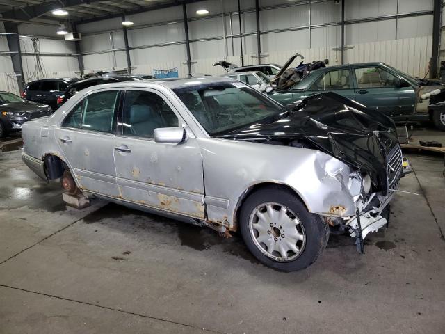 Photo 4 from auction – 1998 MERCEDES-BENZ E 320 with VIN WDBJF65F7WA710601