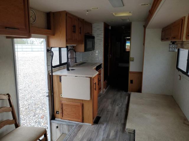 Photo 6 from auction – 2000 WINNEBAGO CHIEFTAN with VIN 3FCNF53S5YJA02240