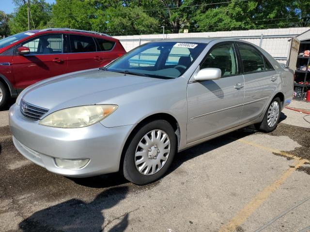TOYOTA CAMRY LE 2005 with VIN 4T1BE32K25U560902 - Photo from auction