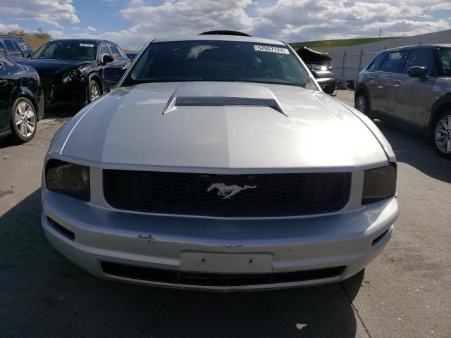 Photo 5 from auction – 2005 FORD MUSTANG with VIN 1ZVFT80N255209050