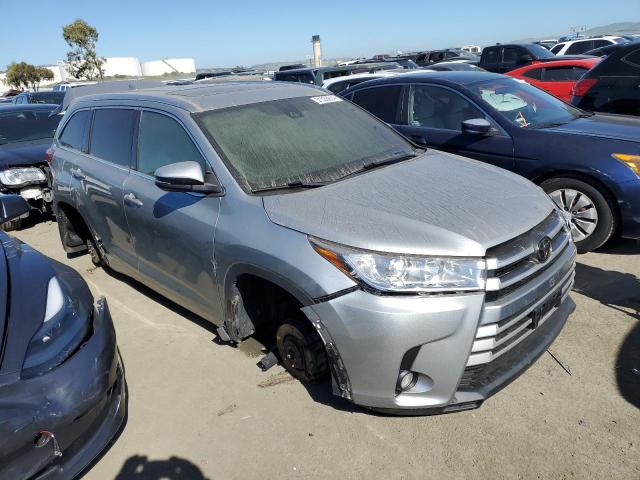 Photo 4 from auction – 2017 TOYOTA HIGHLANDER with VIN 5TDJZRFH8HS444361