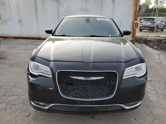 Photo 5 from auction – 2017 CHRYSLER 300 LIMITE with VIN 2C3CCARG9HH582699