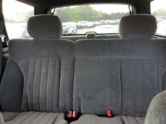 Photo 10 from auction – 2002 CHEVROLET BLAZER with VIN 1GNDT13W12K188234