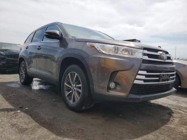 Photo 4 from auction – 2019 TOYOTA HIGHLANDER with VIN 5TDJZRFH9KS711353